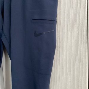 Nike dark blue power pocket cropped leggings size M